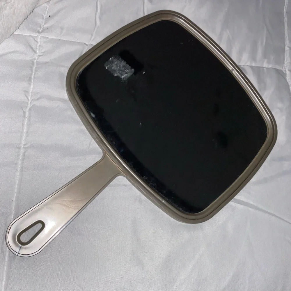 2 Hand Mirrors